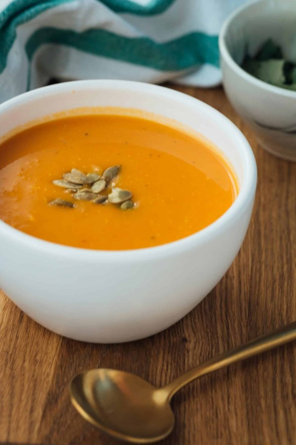 Comment préparer une soupe de carottes au gingembre et lait de coco?